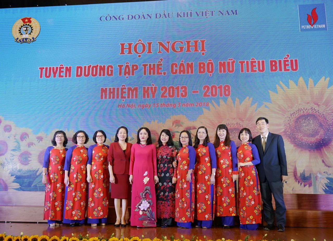 Công đoàn PV GAS: Nhận khen thưởng Tập thể Ban Nữ công và 2 cán bộ nữ xuất sắc nhiệm kỳ V (2013-2018)