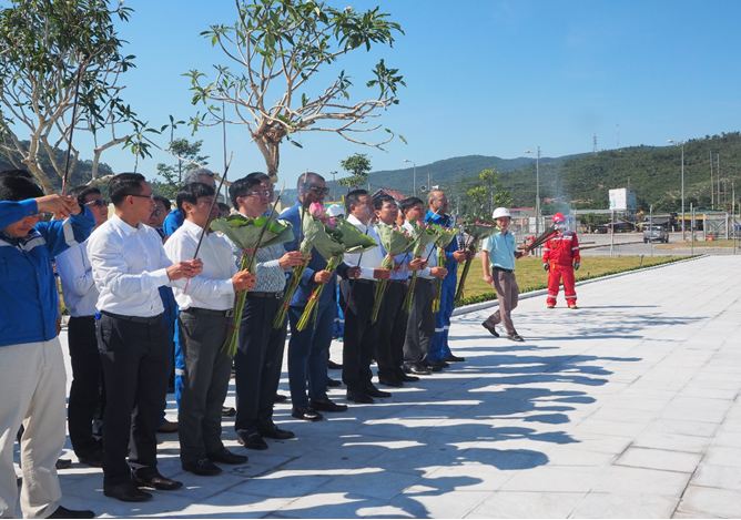Lãnh đạo Tập đoàn Dầu khí Việt Nam làm việc với Công ty TNHH Lọc hóa Dầu Nghi Sơn