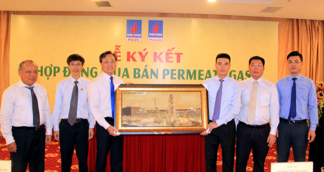 PV GAS và Công ty CP Phân bón Dầu khí Cà Mau KÝ KẾT HỢP ĐỒNG MUA BÁN KHÍ PERMEATE GAS