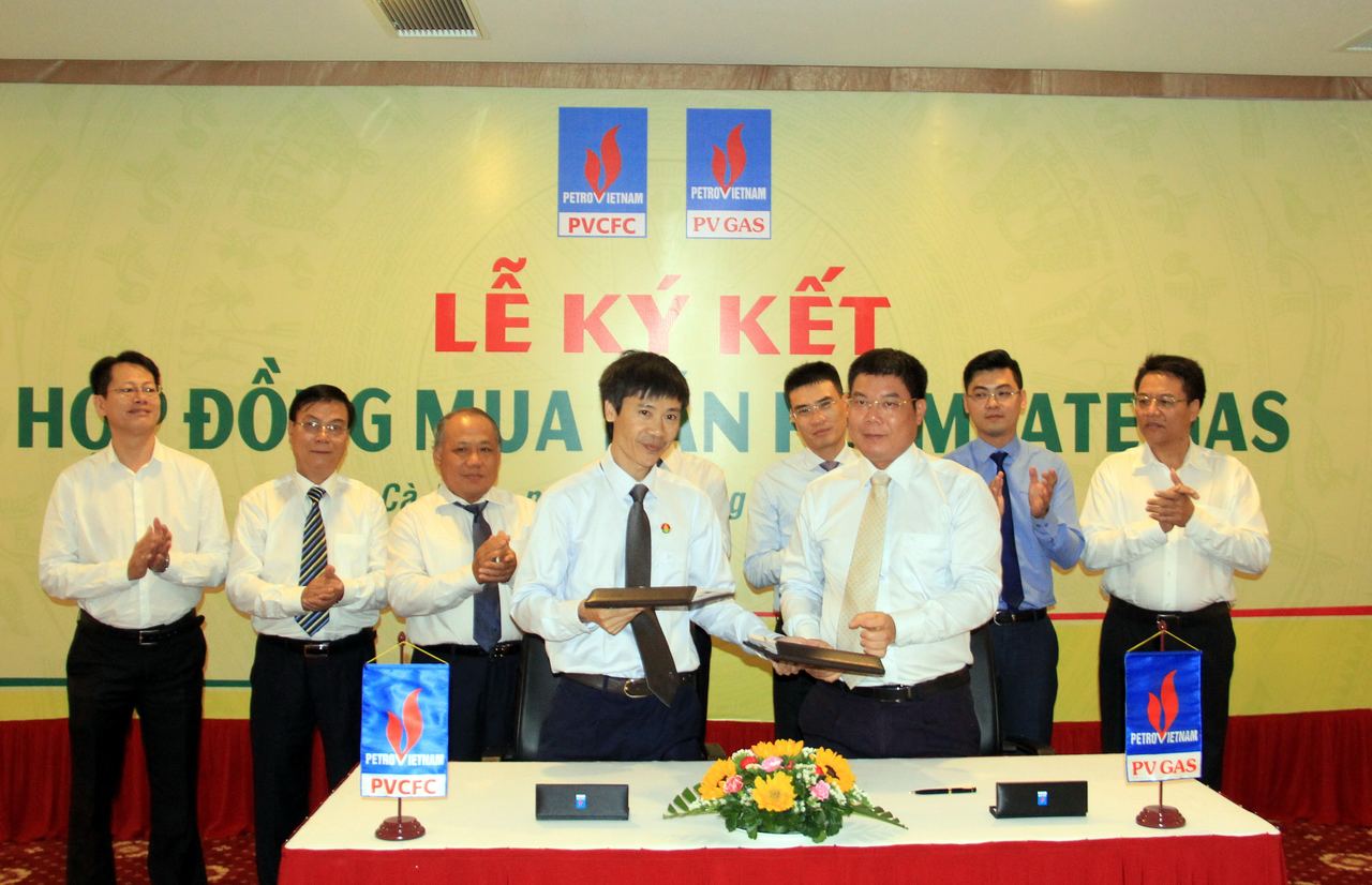 PV GAS và Công ty CP Phân bón Dầu khí Cà Mau KÝ KẾT HỢP ĐỒNG MUA BÁN KHÍ PERMEATE GAS