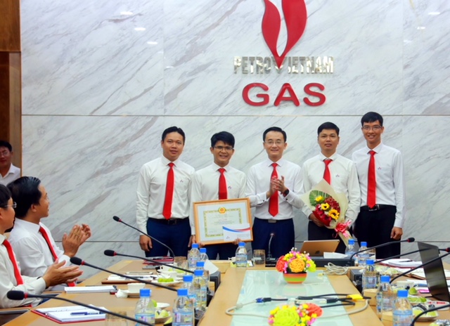 Đảng bộ KVT tuyên dương tập thể và đảng viên tiêu biểu Đảng bộ KVT tuyên dương tập thể và đảng viên tiêu biểu