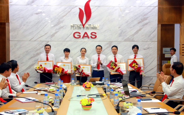 Đảng bộ KVT tuyên dương tập thể và đảng viên tiêu biểu Đảng bộ KVT tuyên dương tập thể và đảng viên tiêu biểu