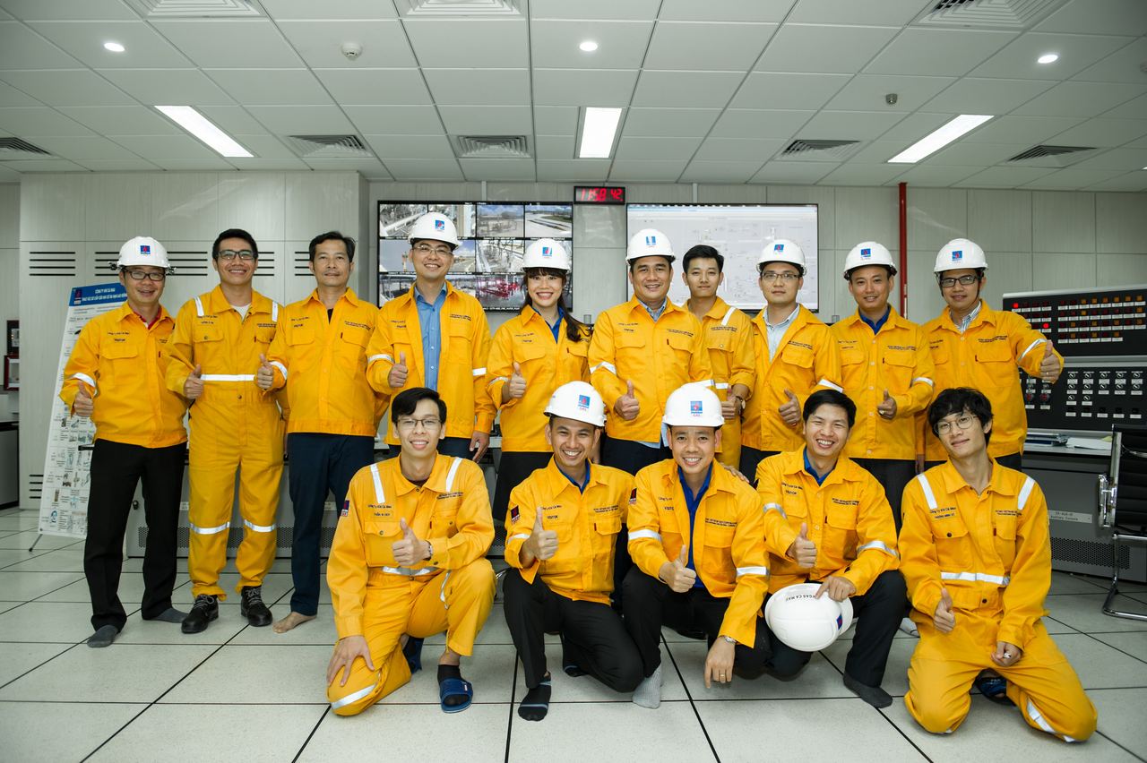Gắn biển Công trình thanh niên cấp Đoàn khối Doanh nghiệp Trung ương “Tiếp nhận vận hành Nhà máy Xử lý khí Cà Mau”