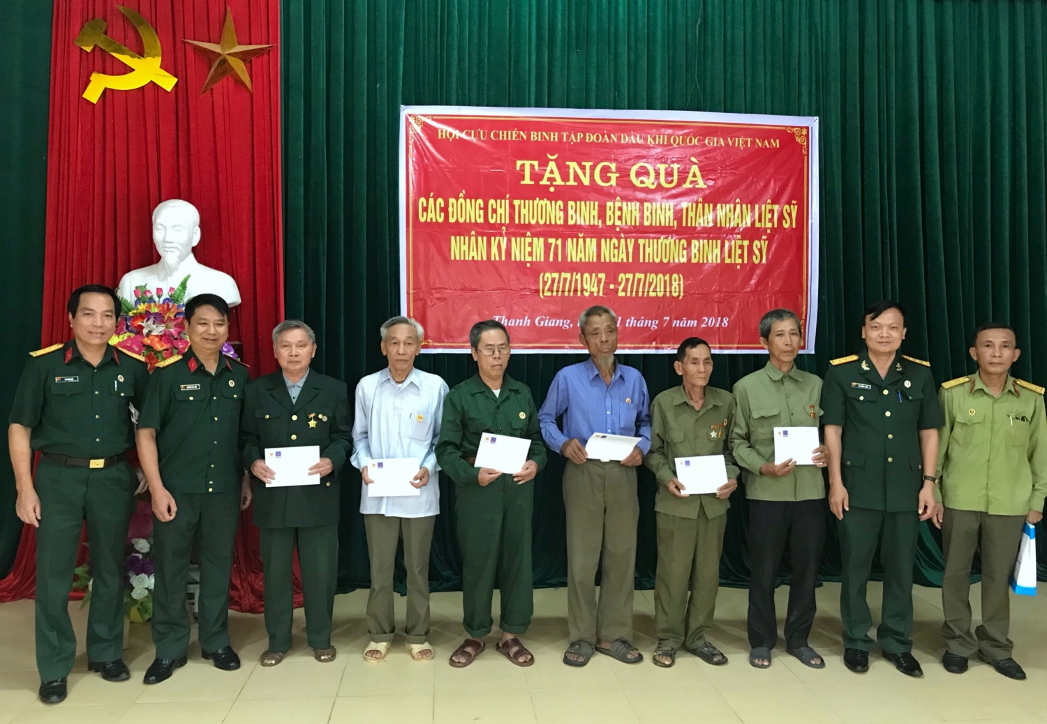 Hội CCB Tập đoàn Dầu khí Quốc gia Việt Nam: Tri ân các thương bệnh binh, người có công với cách mạng tỉnh Nghệ An Hội CCB Tập đoàn Dầu khí Quốc gia Việt Nam: Tri ân các thương bệnh binh, người có công với cách mạng tỉnh Nghệ An
