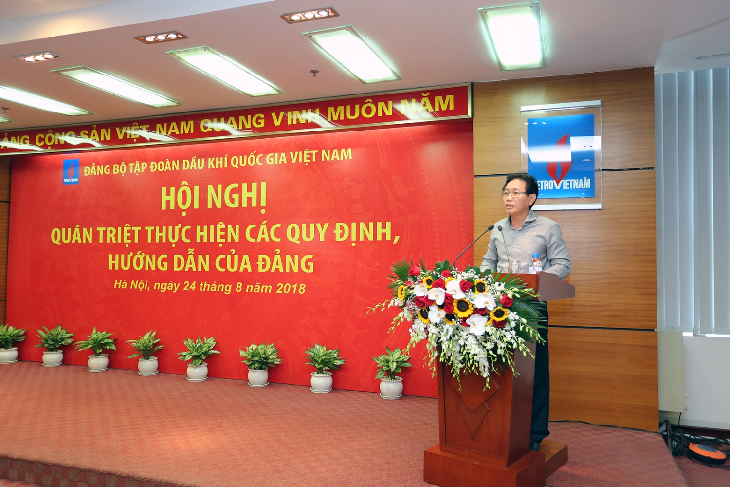 Tập đoàn Dầu khí Việt Nam tổ chức quán triệt thực hiện các quy định, hướng dẫn mới của Đảng Tập đoàn Dầu khí Việt Nam tổ chức quán triệt thực hiện các quy định, hướng dẫn mới của Đảng
