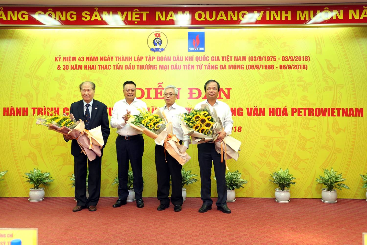 Hành trình trí tuệ - Bản lĩnh – Truyền thống văn hóa Petrovietnam Hành trình trí tuệ - Bản lĩnh – Truyền thống văn hóa Petrovietnam