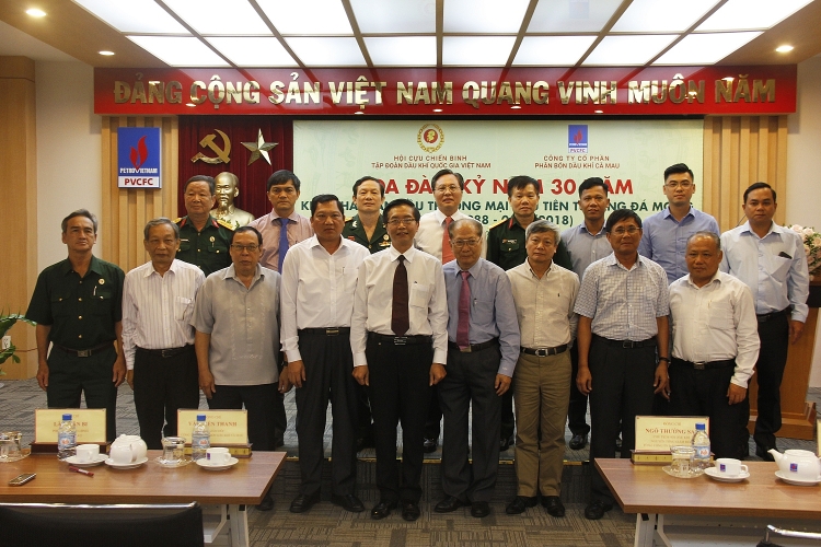 Tọa đàm ôn lại lịch sử, truyền thống tốt đẹp của ngành Dầu khí Việt Nam Tọa đàm ôn lại lịch sử, truyền thống tốt đẹp của ngành Dầu khí Việt Nam
