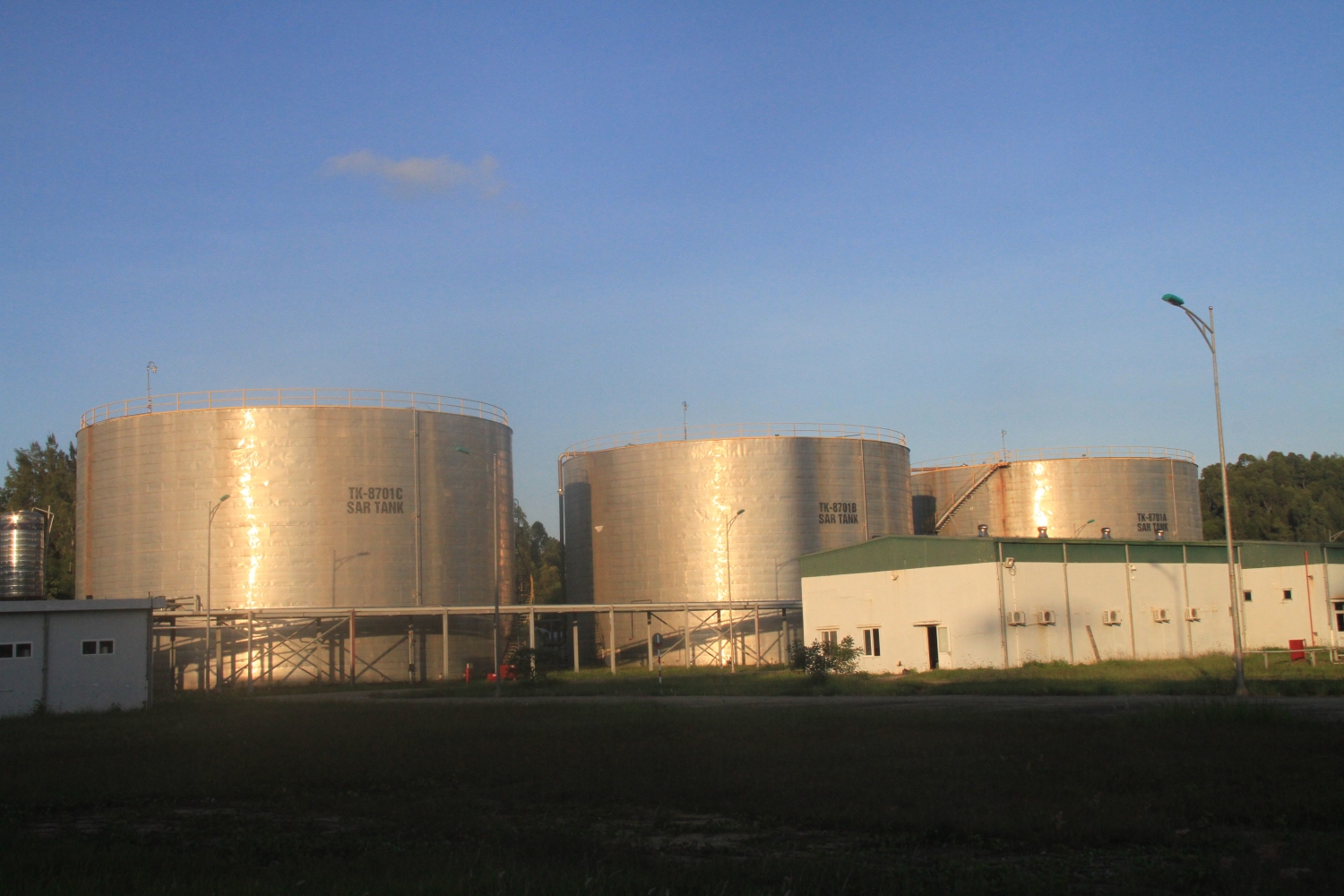 Nhà máy NLSH Dung Quất xuất bán lô ethanol đầu tiên Nhà máy NLSH Dung Quất xuất bán lô ethanol đầu tiên