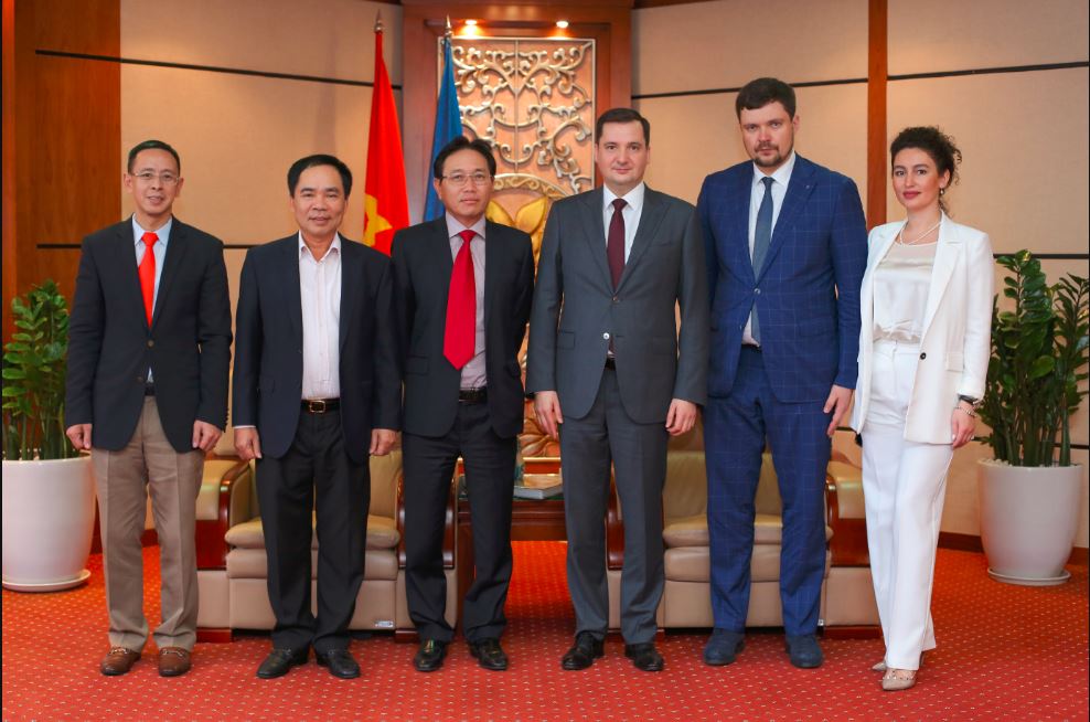 Lãnh đạo Tập đoàn Dầu khí Việt Nam tiếp đoàn đại biểu khu tự trị Nhenhexky và TGĐ Công ty Zarubezhneft Lãnh đạo Tập đoàn Dầu khí Việt Nam tiếp đoàn đại biểu khu tự trị Nhenhexky và TGĐ Công ty Zarubezhneft
