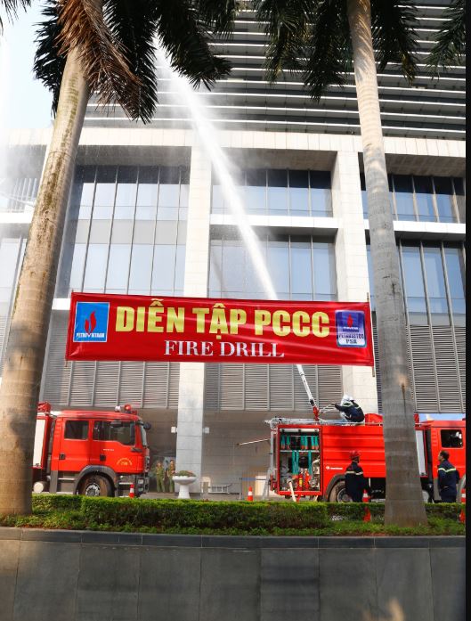 Diễn tập PCCC và cứu hộ cứu nạn tại trụ sở Tập đoàn Dầu khí Việt Nam Diễn tập PCCC và cứu hộ cứu nạn tại trụ sở Tập đoàn Dầu khí Việt Nam