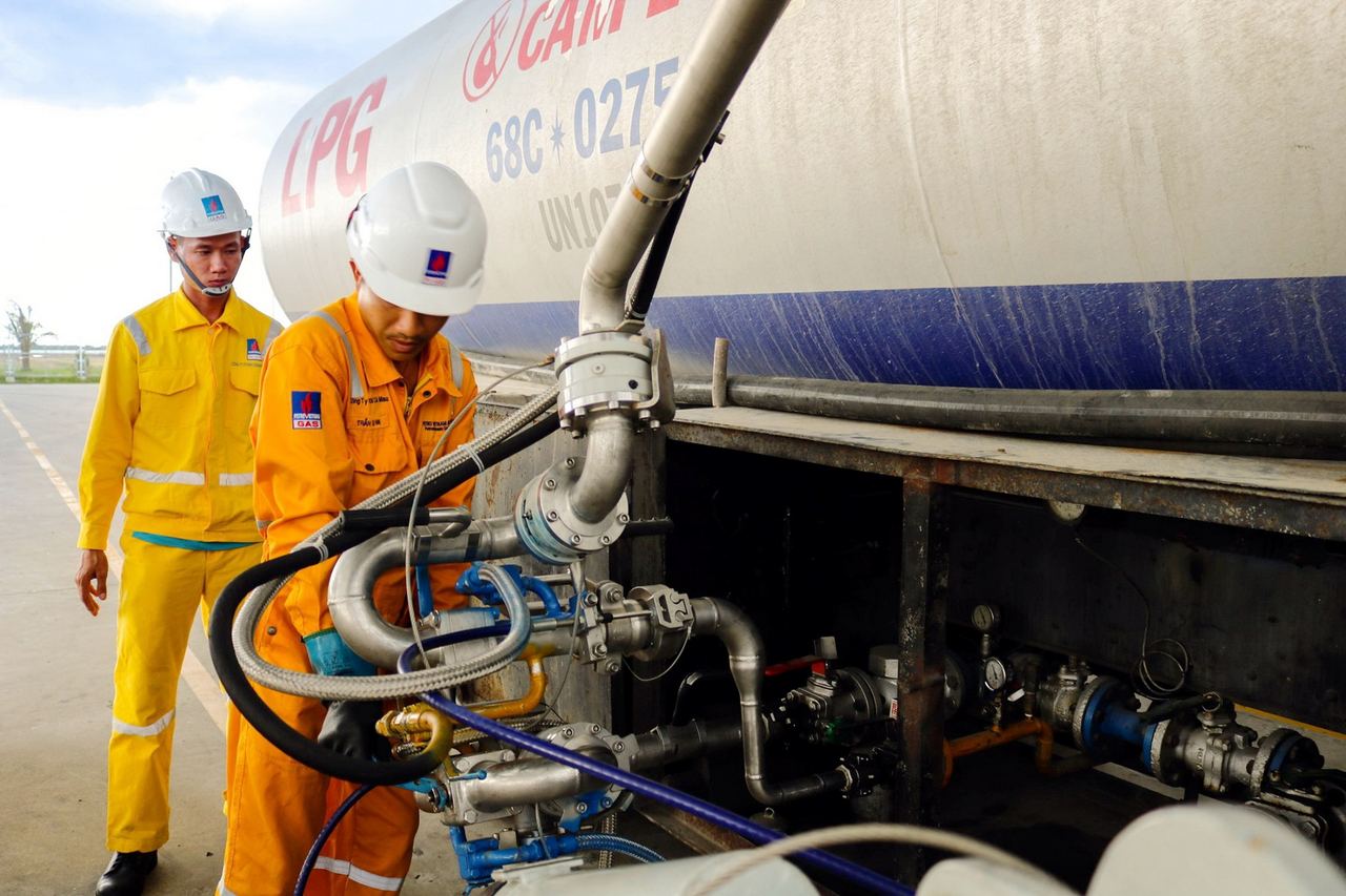 GPP Cà Mau xuất chuyến xe bồn LPG thứ 10.000 an toàn GPP Cà Mau xuất chuyến xe bồn LPG thứ 10.000 an toàn