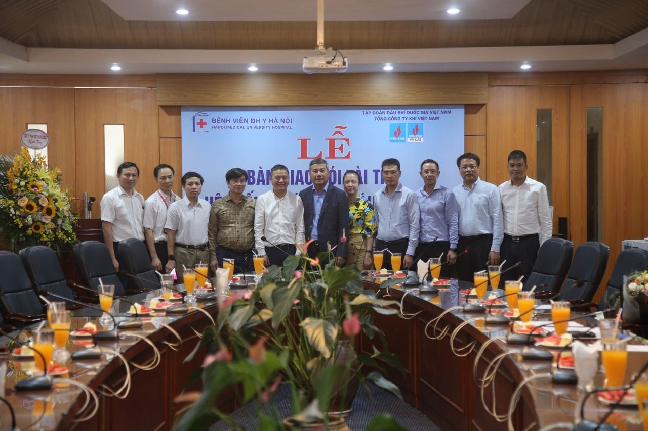 PVN, PV GAS tài trợ thiết bị y tế cho Bệnh viện Đại học Y Hà Nội