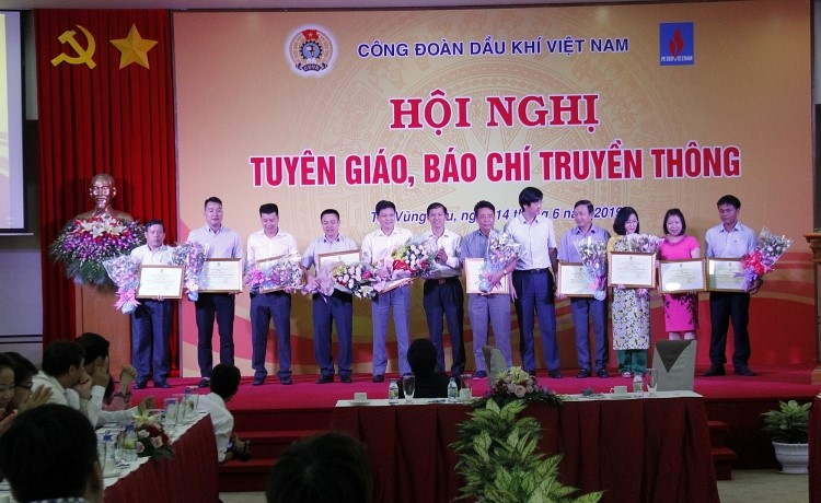 PV GAS nhận khen thưởng về công tác báo chí tuyên truyền của Công đoàn DKVN