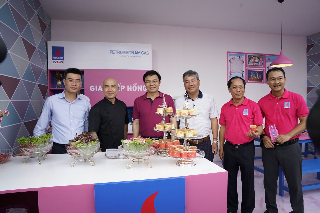 Rực rỡ và tươi vui: Ngày hội PetroVietnam GAS - Thắp lửa, thắp đủ đầy