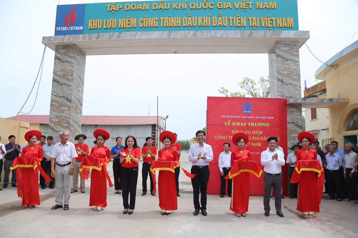 Khai trương Khu lưu niệm công trình Dầu khí đầu tiên tại Việt Nam Khai trương Khu lưu niệm công trình Dầu khí đầu tiên tại Việt Nam