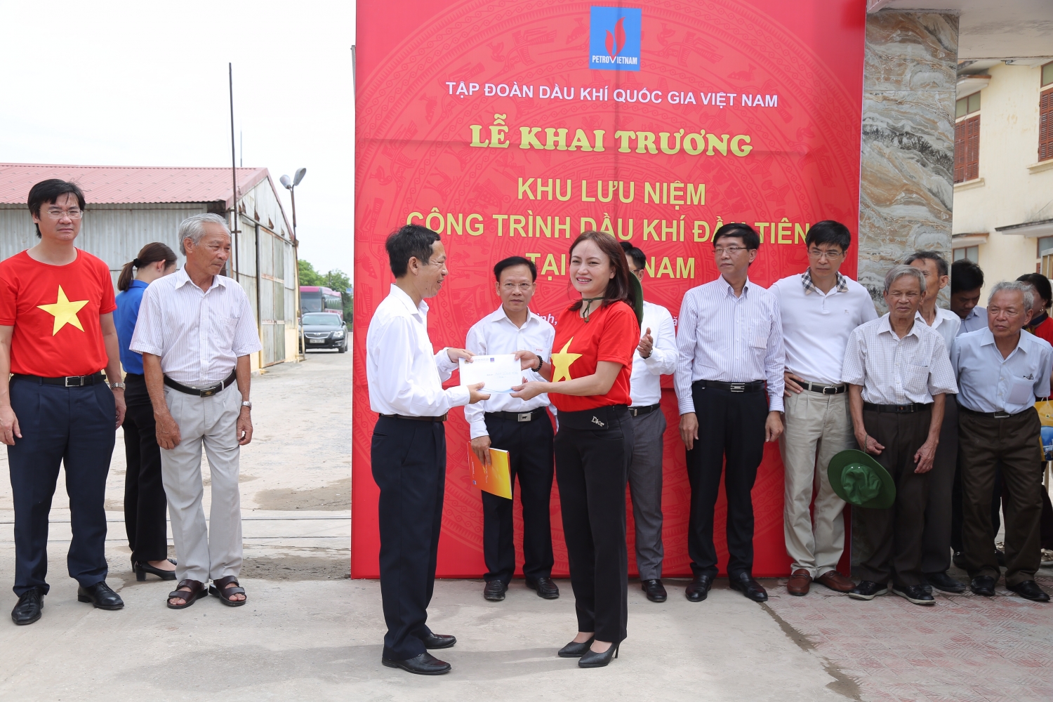 Khai trương Khu lưu niệm công trình Dầu khí đầu tiên tại Việt Nam Khai trương Khu lưu niệm công trình Dầu khí đầu tiên tại Việt Nam