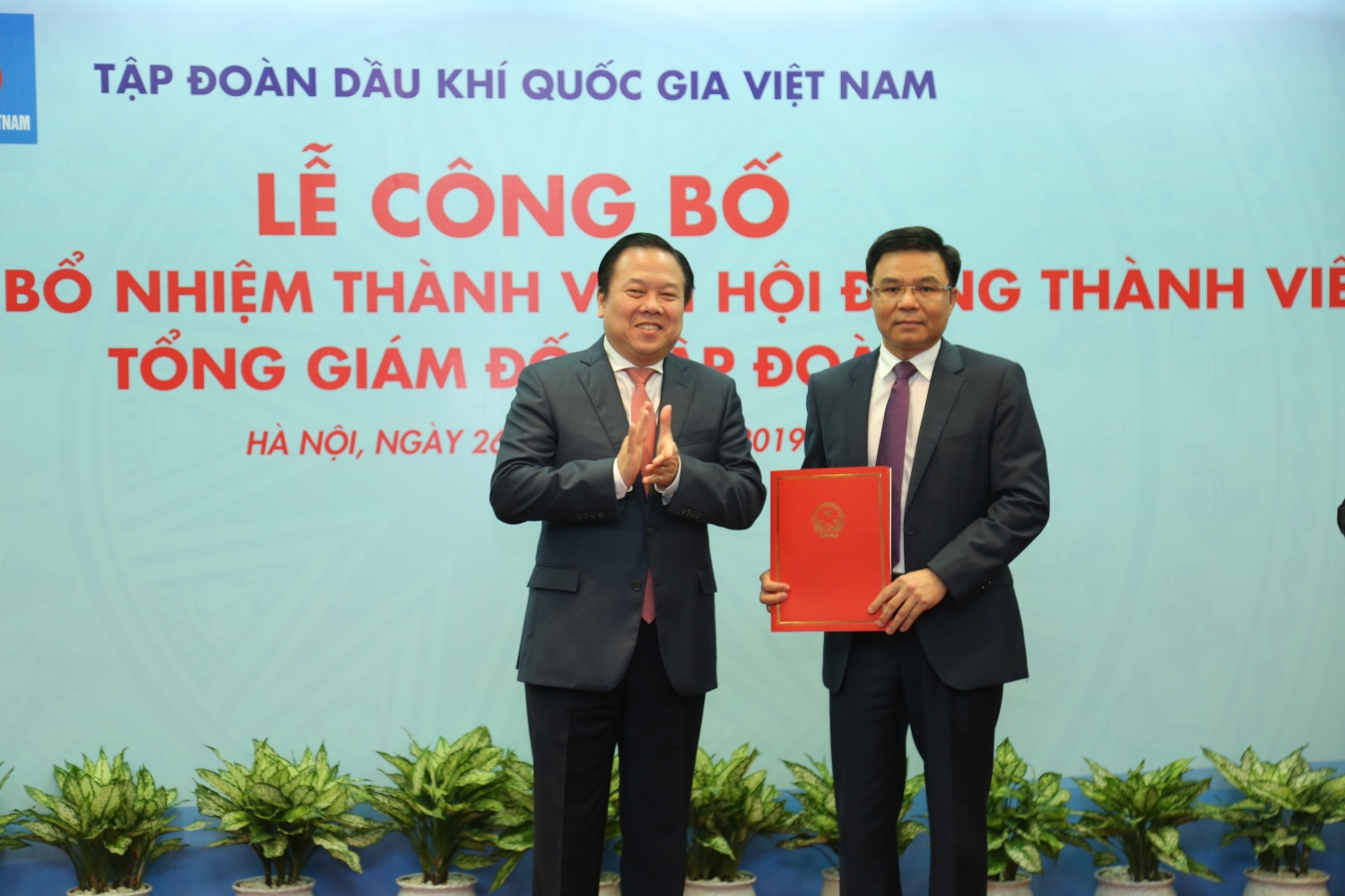 Tân Tổng Giám đốc Lê Mạnh Hùng: "Chung sức, chung lòng vì sự phát triển của PVN" Tân Tổng Giám đốc Lê Mạnh Hùng: "Chung sức, chung lòng vì sự phát triển của PVN"