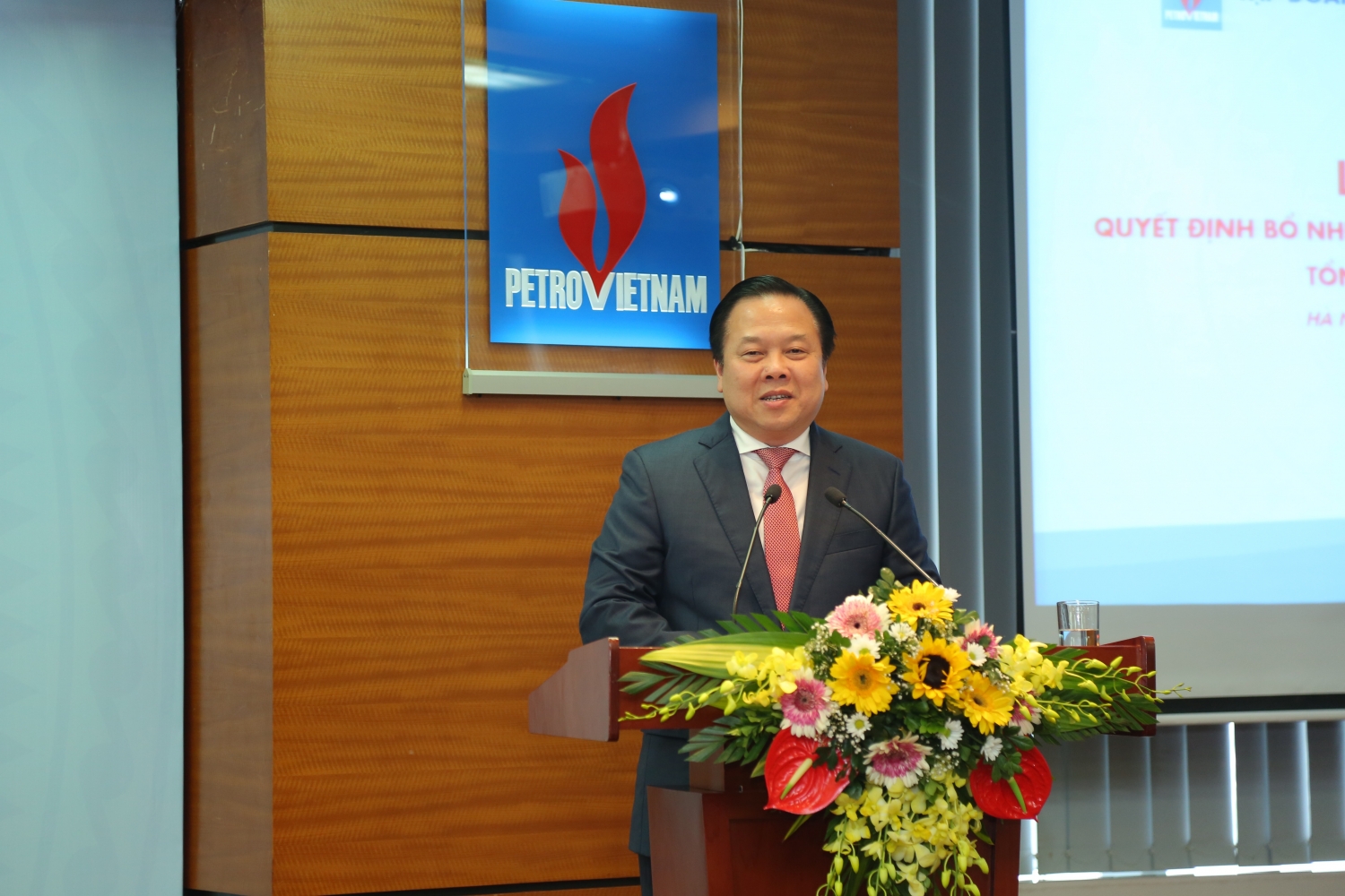 Tân Tổng Giám đốc Lê Mạnh Hùng: "Chung sức, chung lòng vì sự phát triển của PVN" Tân Tổng Giám đốc Lê Mạnh Hùng: "Chung sức, chung lòng vì sự phát triển của PVN"
