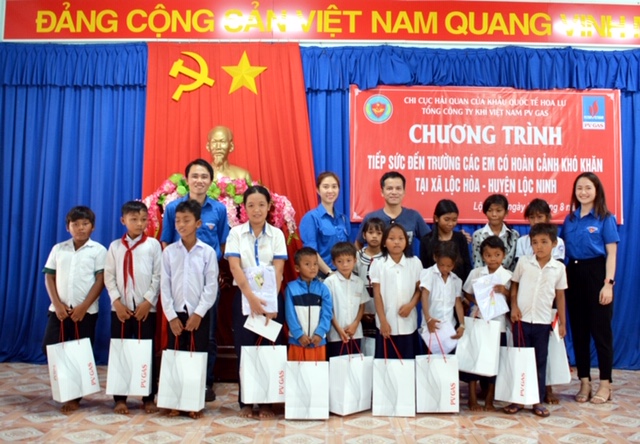 Đoàn thanh niên PV GAS tổ chức chương trình tiếp sức tới trường tại tỉnh Bình Phước