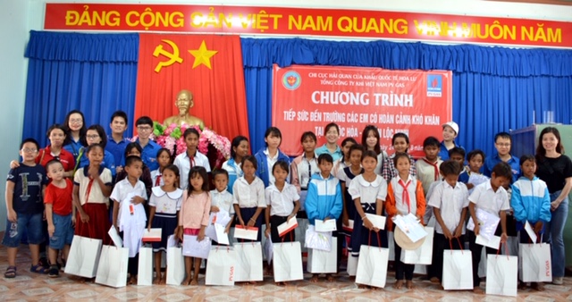 Đoàn thanh niên PV GAS tổ chức chương trình tiếp sức tới trường tại tỉnh Bình Phước