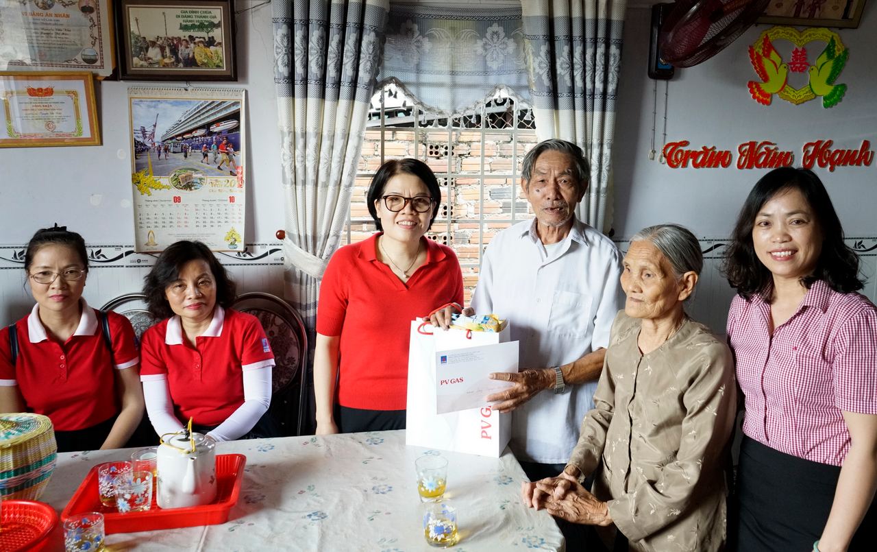 PV GAS kỷ niệm tháng 10 yêu thương!