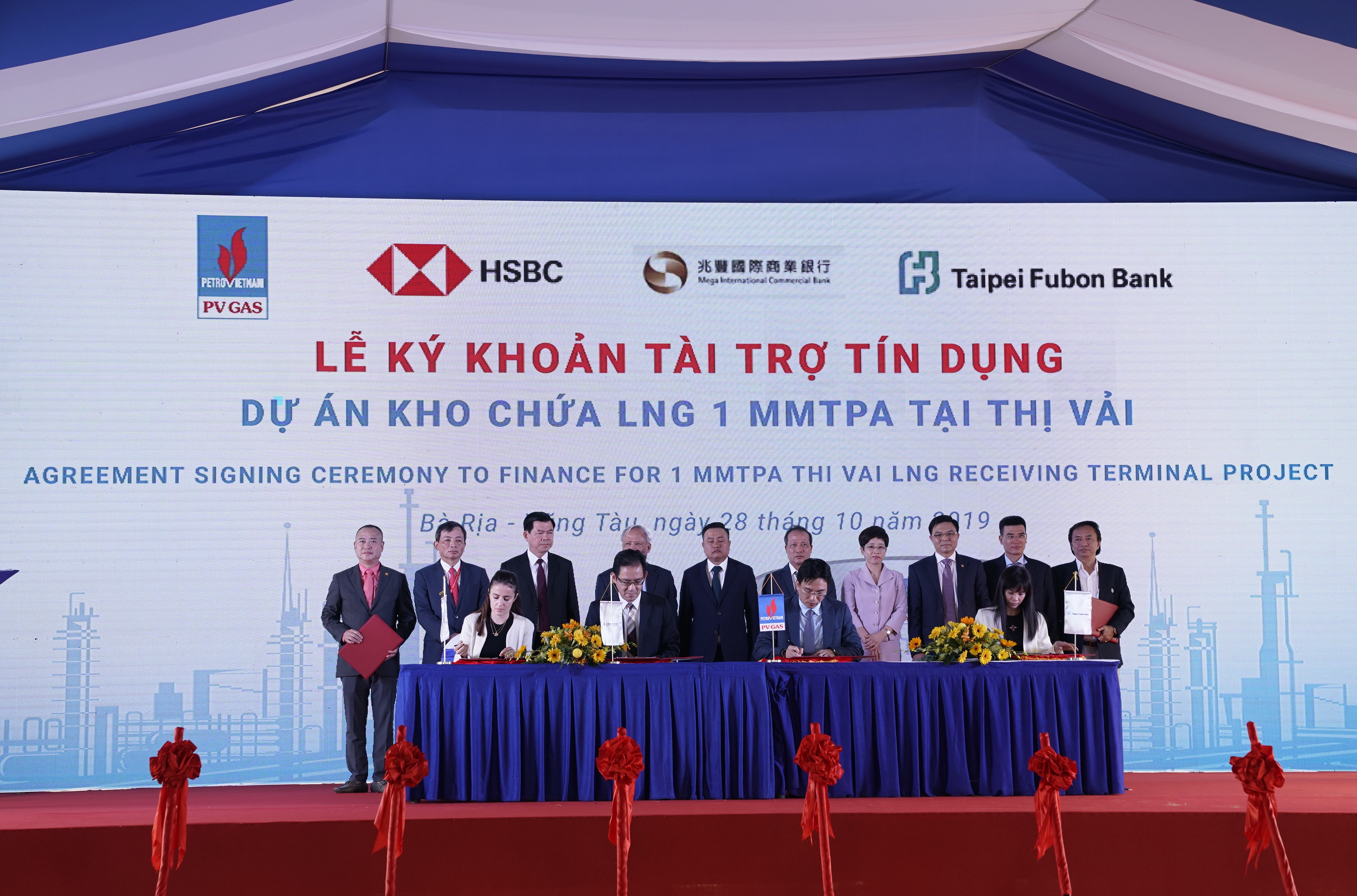 PV GAS organized the signing ceremony of credit fund for the Thi Vai LNG Storage Project PV GAS organized the signing ceremony of credit fund for the Thi Vai LNG Storage Project