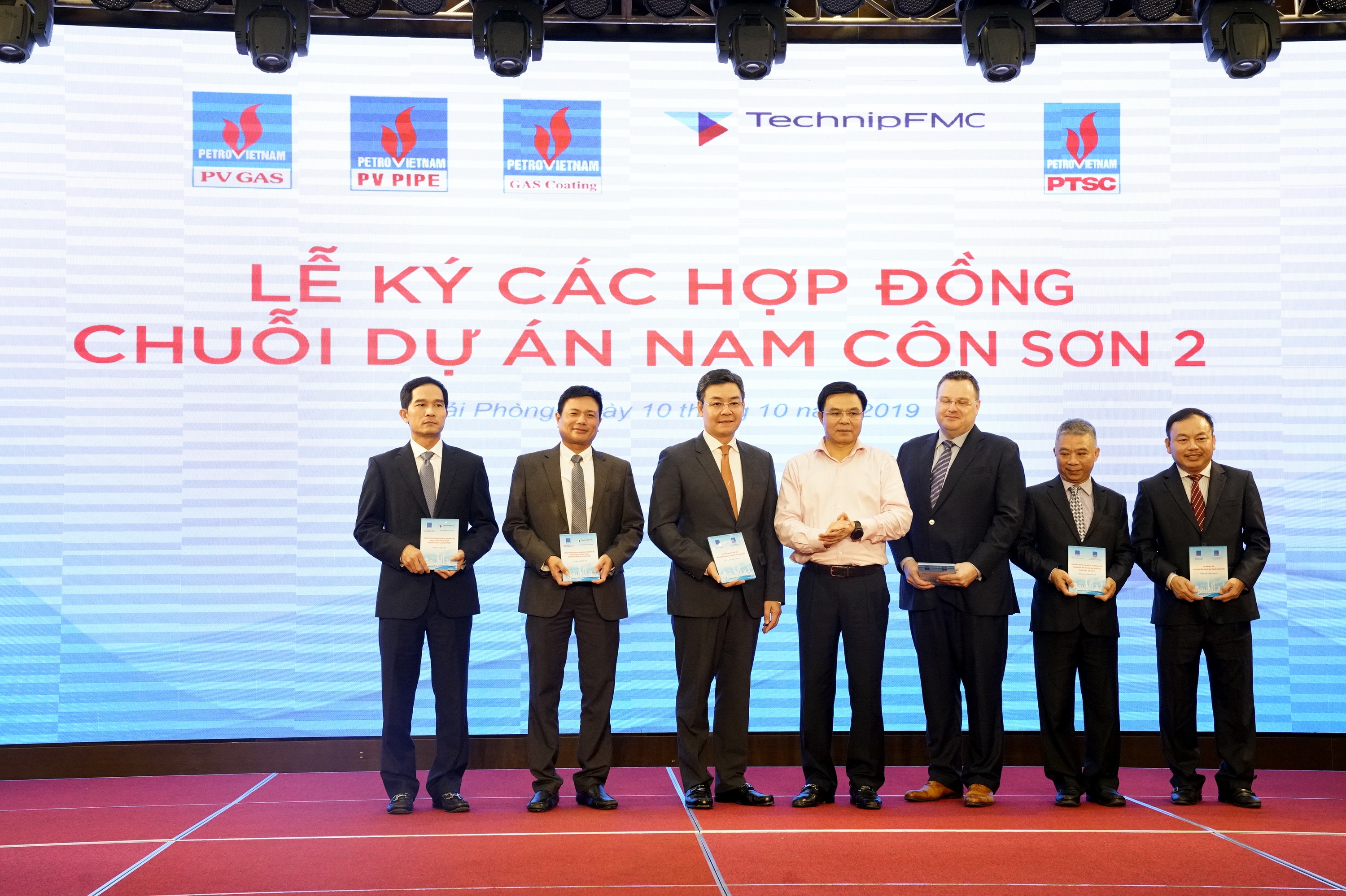 PV GAS signed contracts belonging to the revised “Nam Con Son 2 Gas Pipeline” Project, “Sao Vang – Dai Nguyet Gas Pipeline” Project
