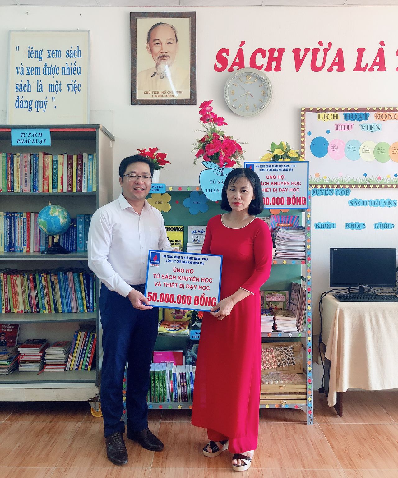 Tài trợ 870 triệu đồng cho Chương trình “Trao tặng tủ sách” Tài trợ 870 triệu đồng cho Chương trình “Trao tặng tủ sách”