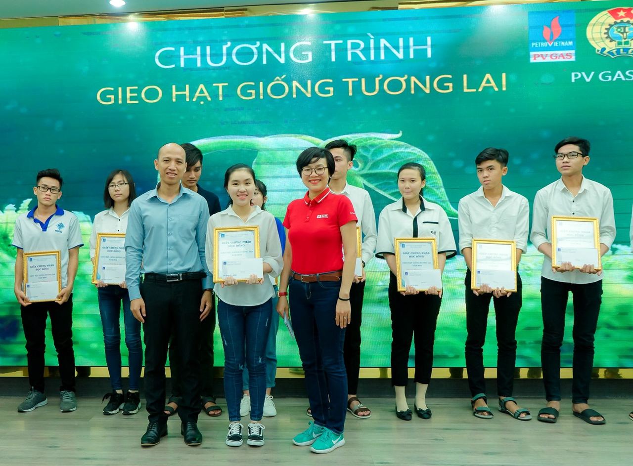 KCM trao tặng học bổng cho sinh viên  trong chương trình “Gieo hạt giống tương lai năm 2019”