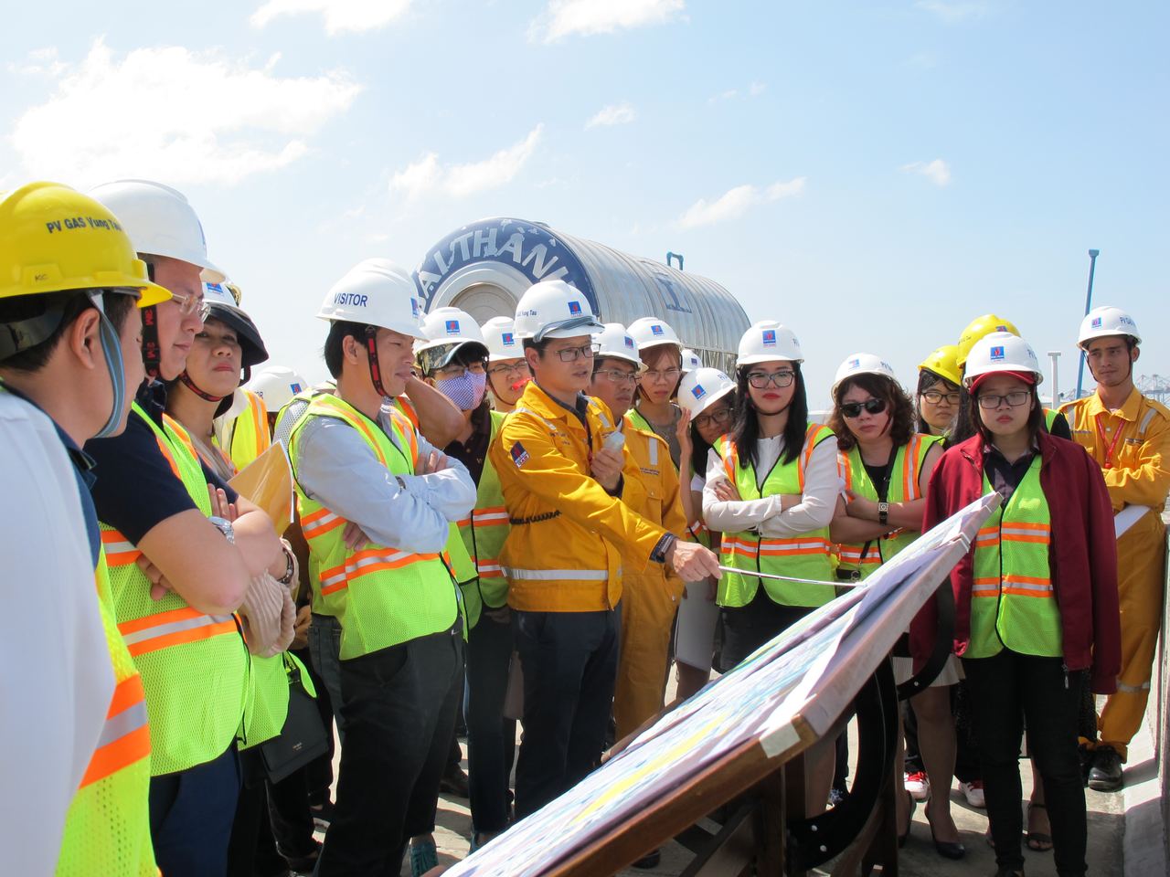 Nhà đầu tư tham quan, tìm hiểu Kho cảng PV GAS Vũng Tàu Nhà đầu tư tham quan, tìm hiểu Kho cảng PV GAS Vũng Tàu