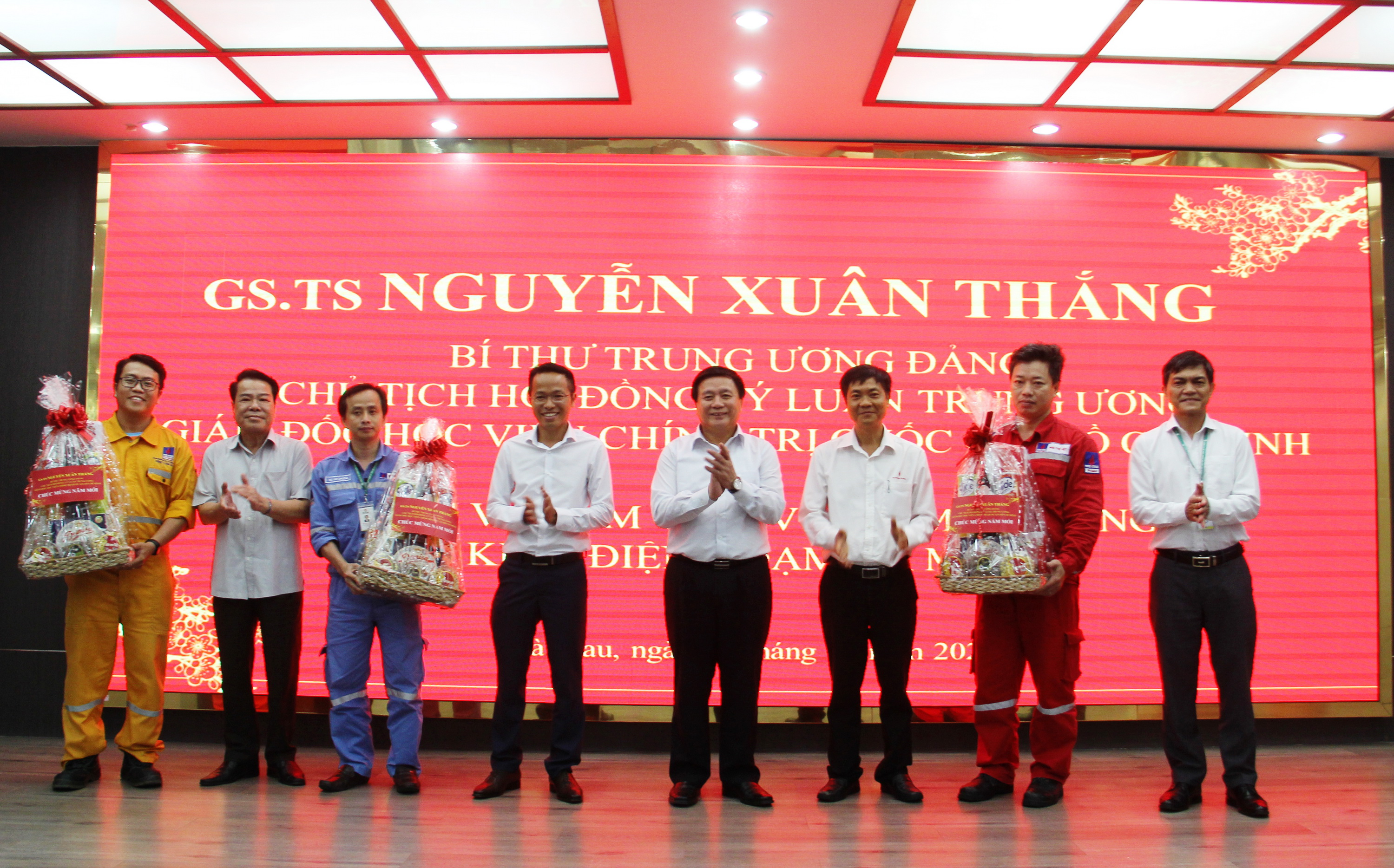 Giám đốc Học viện Chính trị Quốc gia Hồ Chí Minh dẫn đầu đoàn công tác đến thăm và làm việc tại Cà Mau