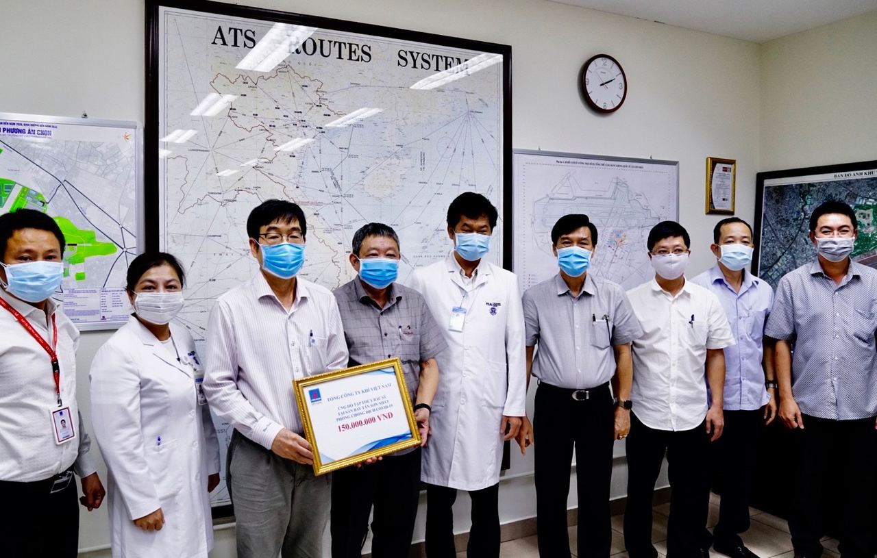 Công đoàn PV GAS ủng hộ 600 triệu đồng cho tập thể y bác sĩ trực chiến tại sân bay trọng điểm Công đoàn PV GAS ủng hộ 600 triệu đồng cho tập thể y bác sĩ trực chiến tại sân bay trọng điểm