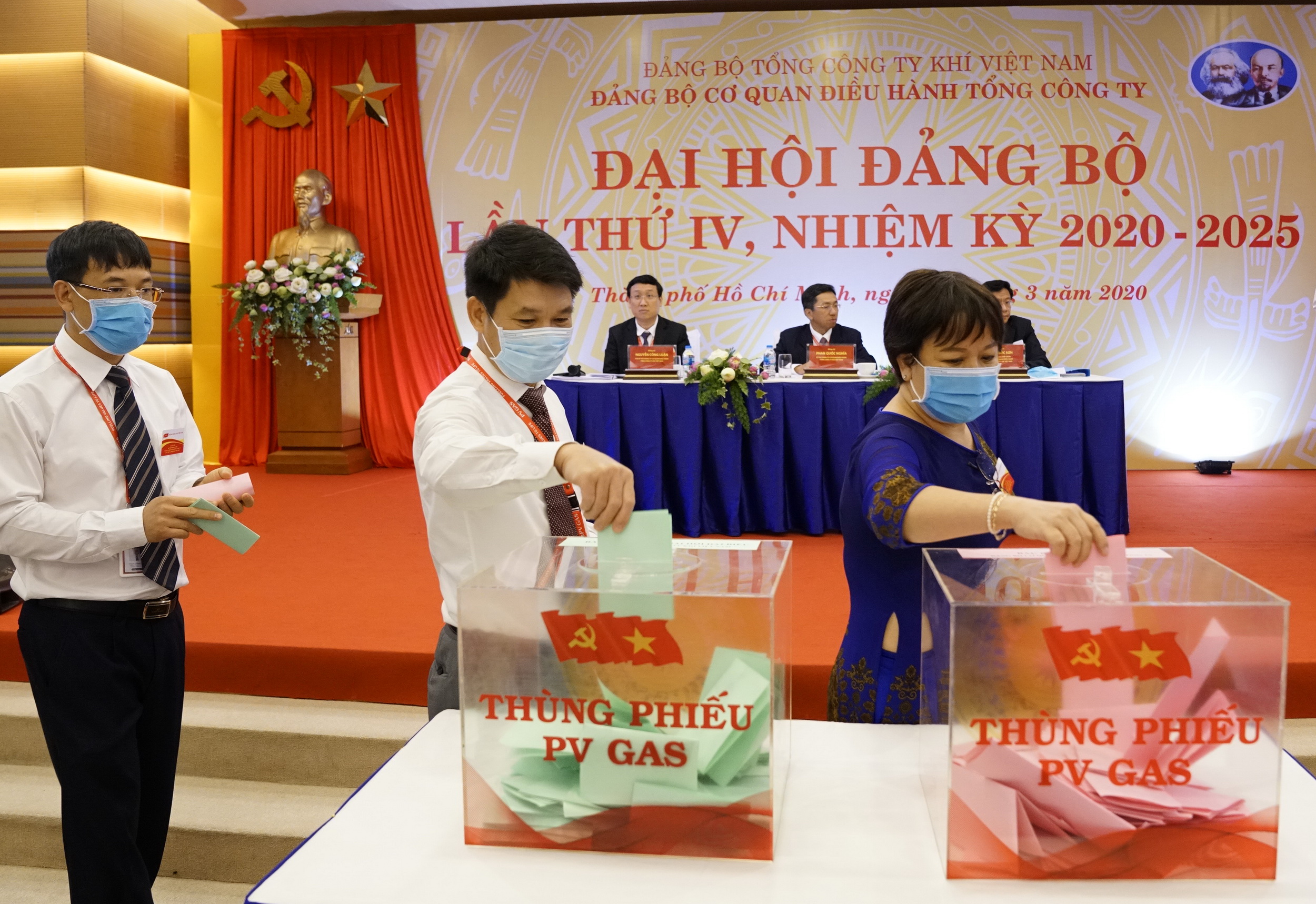 Đảng bộ Cơ quan Điều hành Tổng công ty là Tổ chức đảng trực thuộc Đảng bộ Tổng công ty Khí Việt Nam : Hoàn thành xuất sắc nhiệm vụ Đảng bộ Cơ quan Điều hành Tổng công ty là Tổ chức đảng trực thuộc Đảng bộ Tổng công ty Khí Việt Nam : Hoàn thành xuất sắc nhiệm vụ