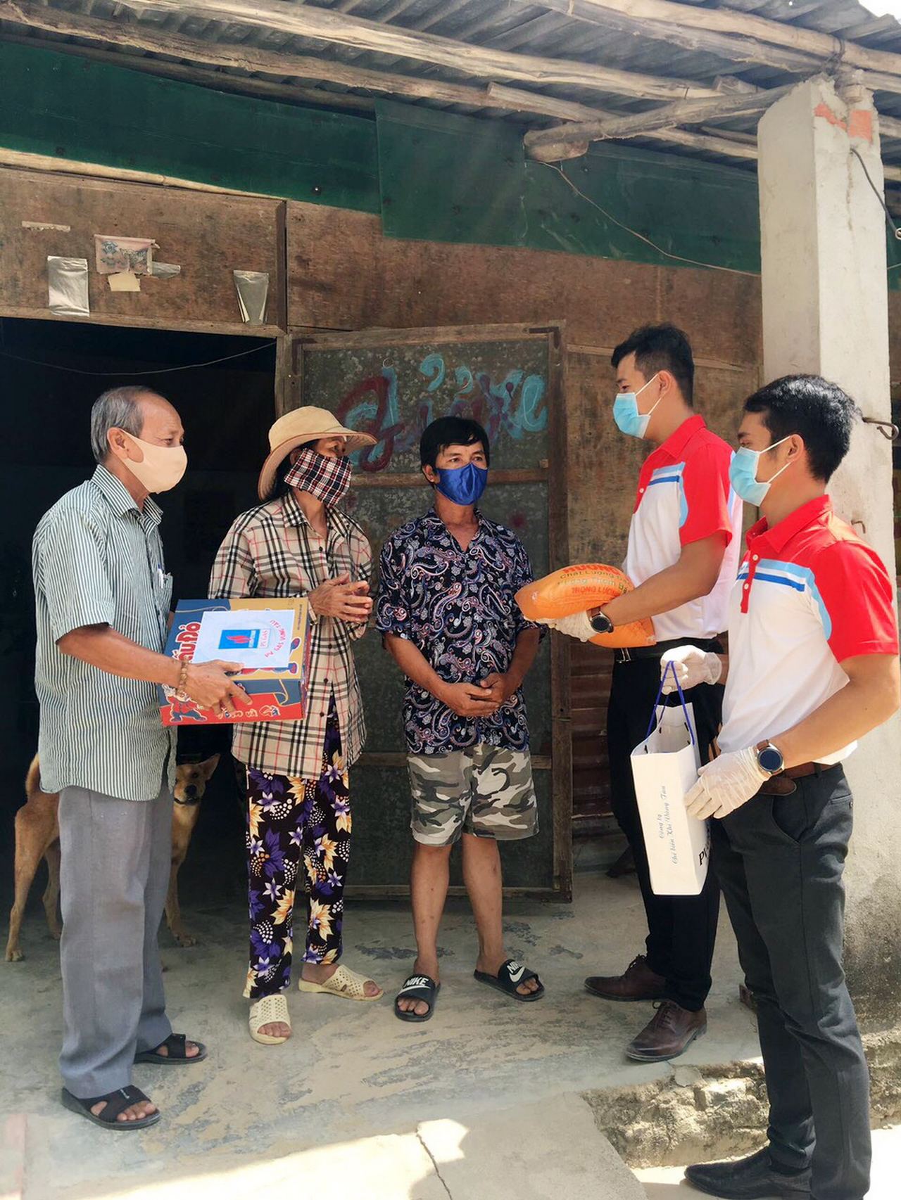 Chương trình “Thắp lửa yêu thương” hỗ trợ phòng chống dịch Covid-19