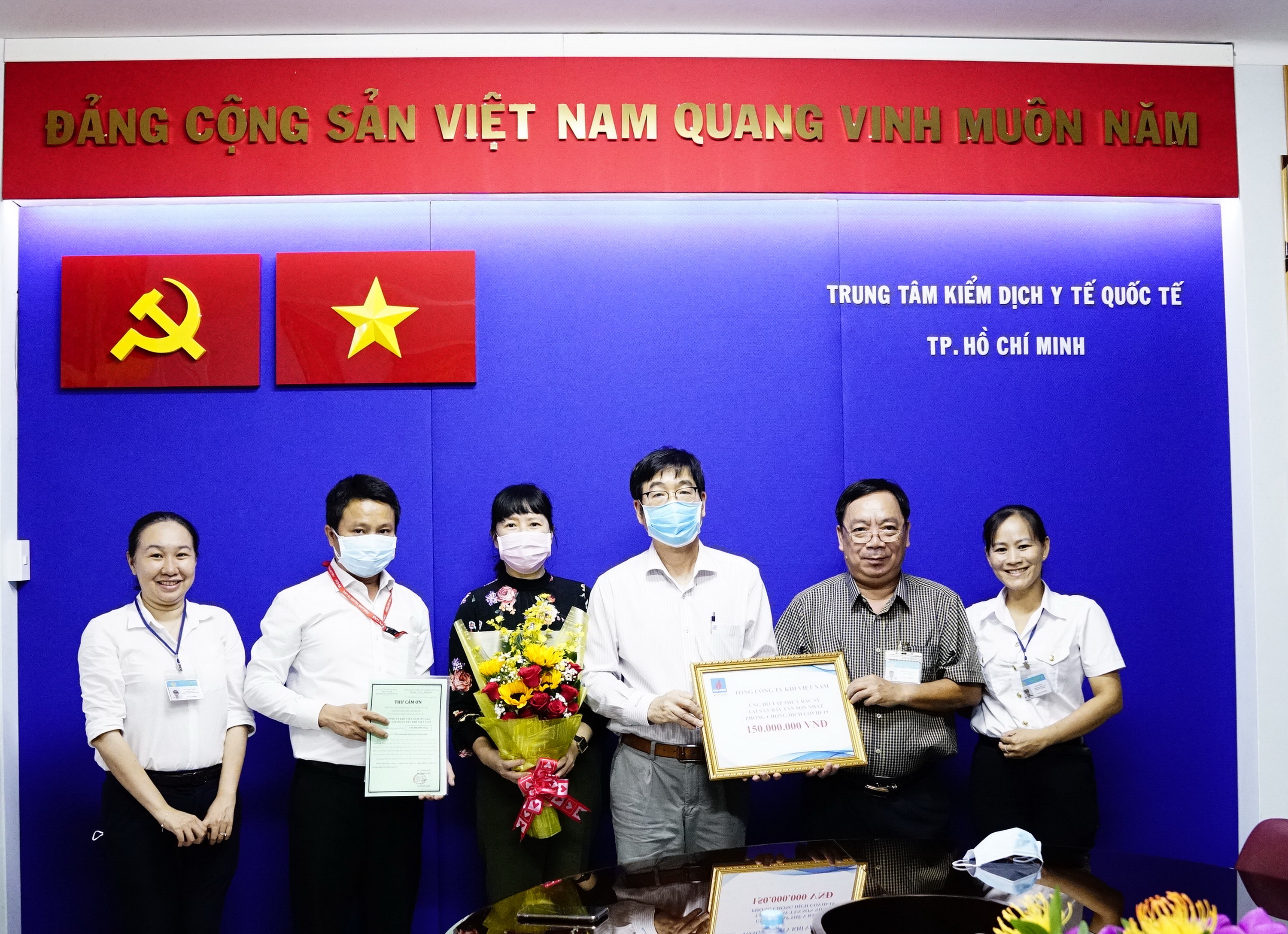Petrovietnam: Tình người trong "khủng hoảng kép" Petrovietnam: Tình người trong "khủng hoảng kép"