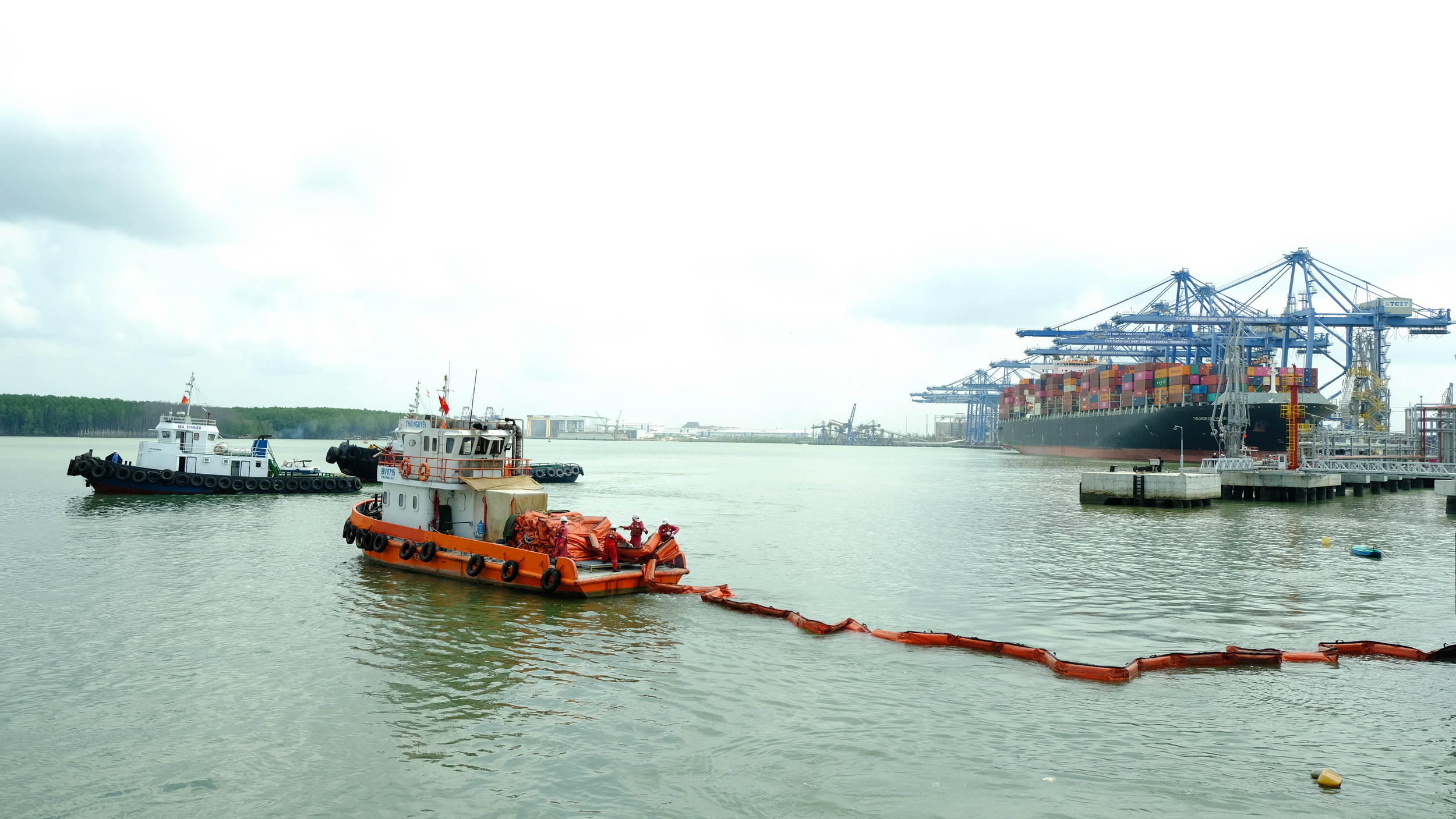 PV GAS VT co-operates with relevant agencies to organise a response drill for problems relating to port security and oil spills in 2020