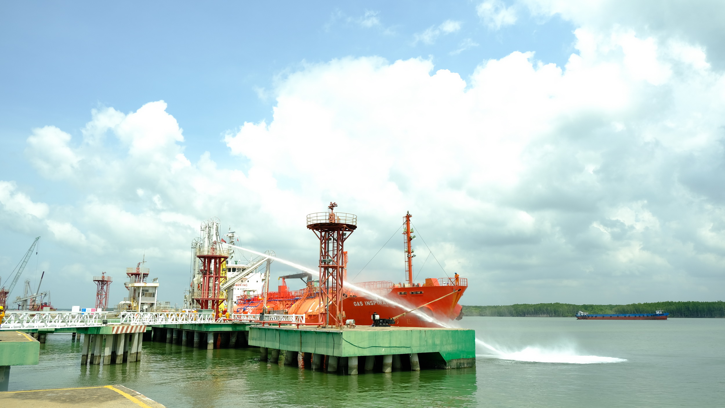 KVT diễn tập phối hợp nhiều lực lượng tình huống an ninh cảng biển và ứng phó sự cố tràn dầu 2020