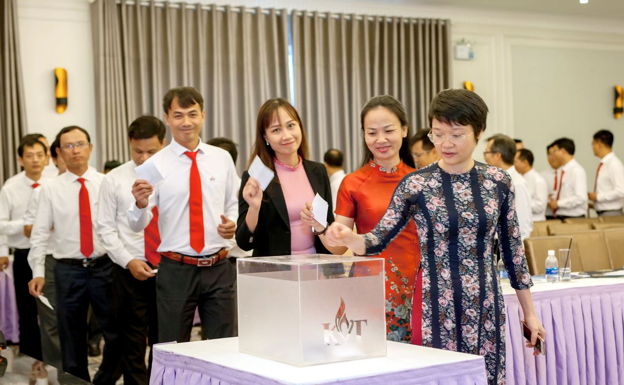 KVT đưa việc học tập và làm theo Bác vào xây dựng VHDN KVT đưa việc học tập và làm theo Bác vào xây dựng VHDN