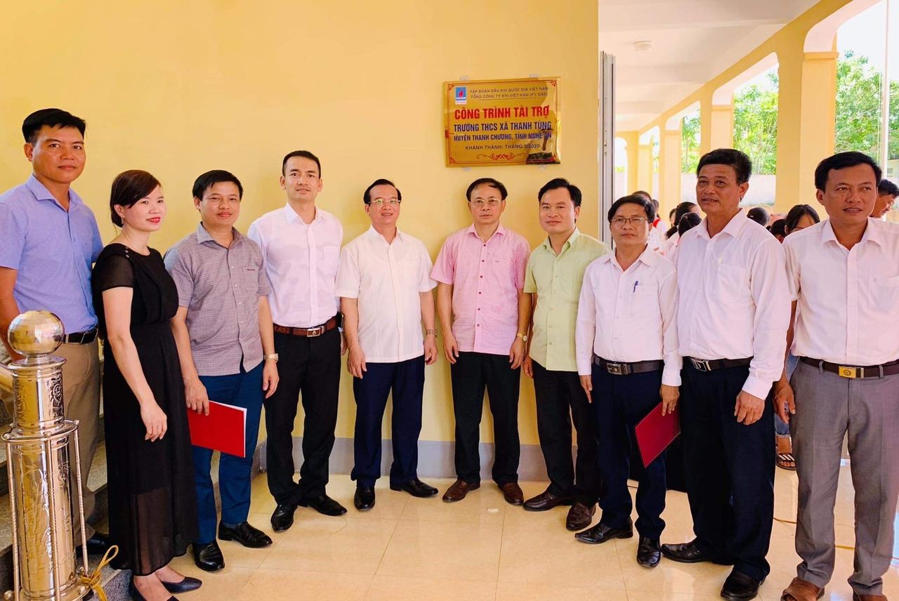 PV GAS donates VND 5 billion to build one secondary school in Thanh Chuong District’s Thanh Tung Commune in Nghe An Province PV GAS donates VND 5 billion to build one secondary school in Thanh Chuong District’s Thanh Tung Commune in Nghe An Province
