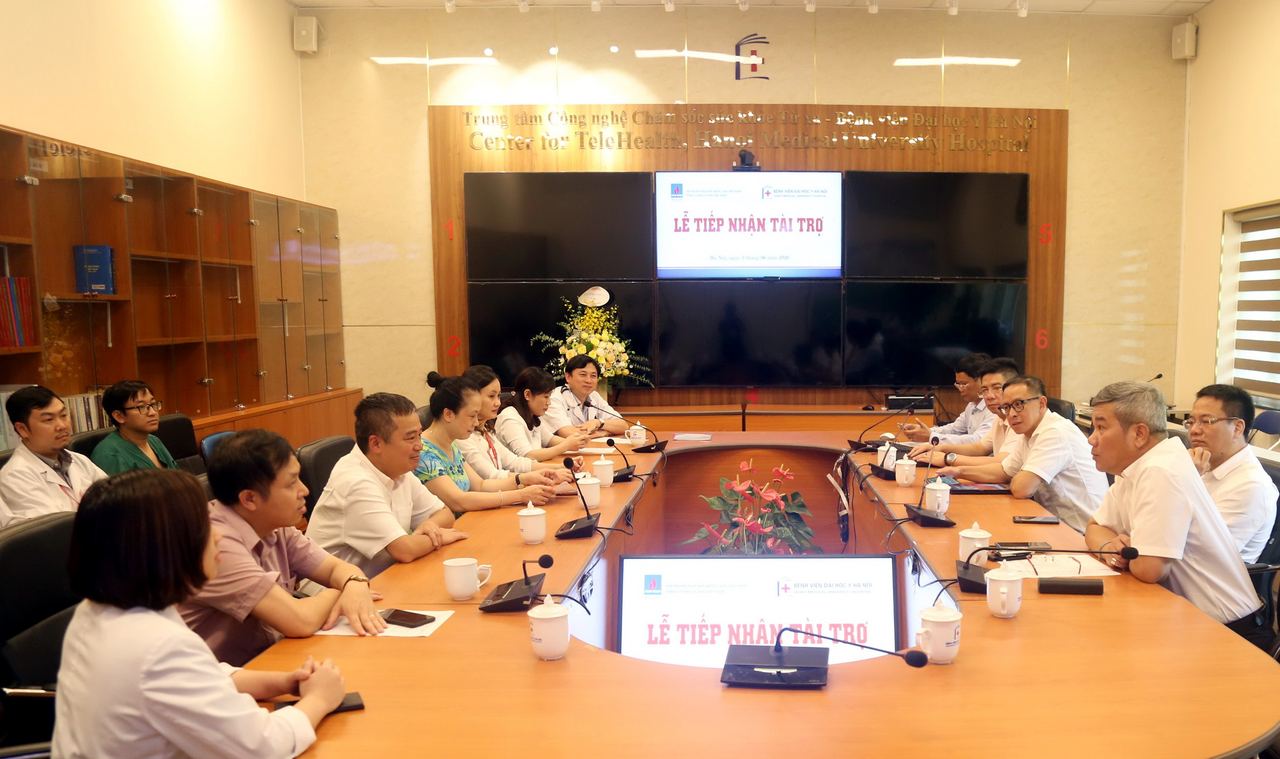 PVN, PV GAS trao tặng thiết bị y tế cho Bệnh viện Đại học Y Hà Nội