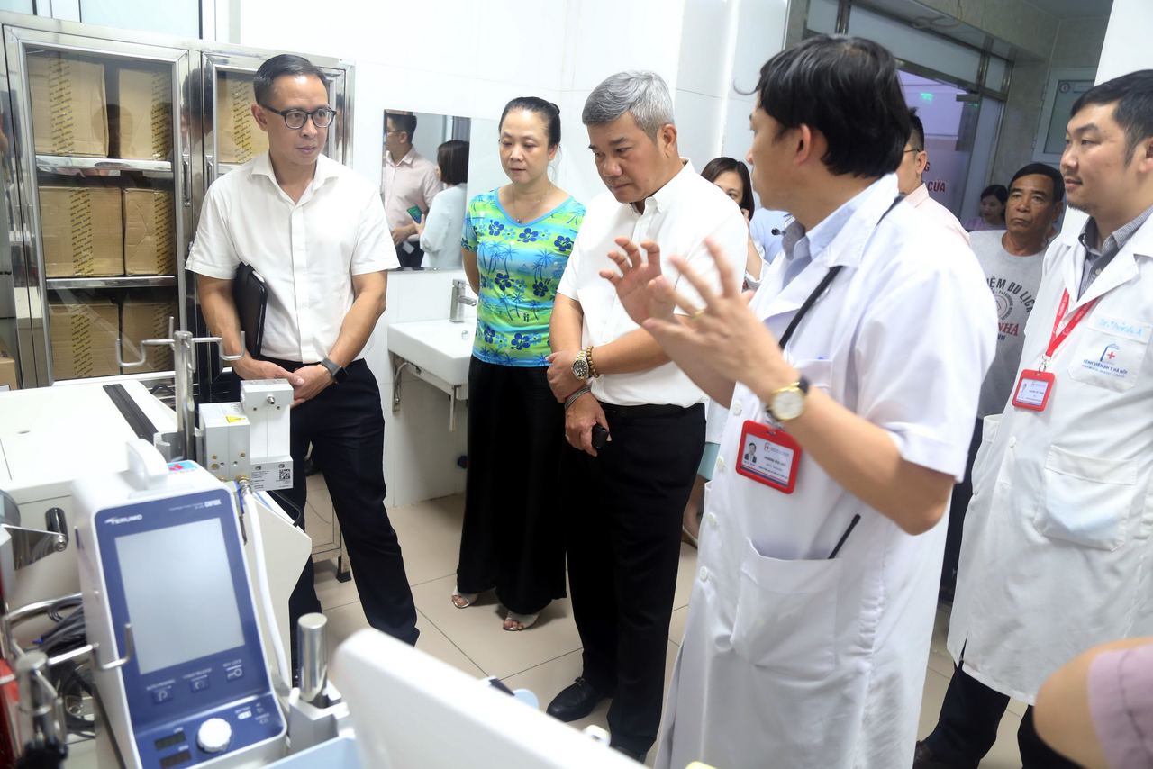 PVN, PV GAS trao tặng thiết bị y tế cho Bệnh viện Đại học Y Hà Nội