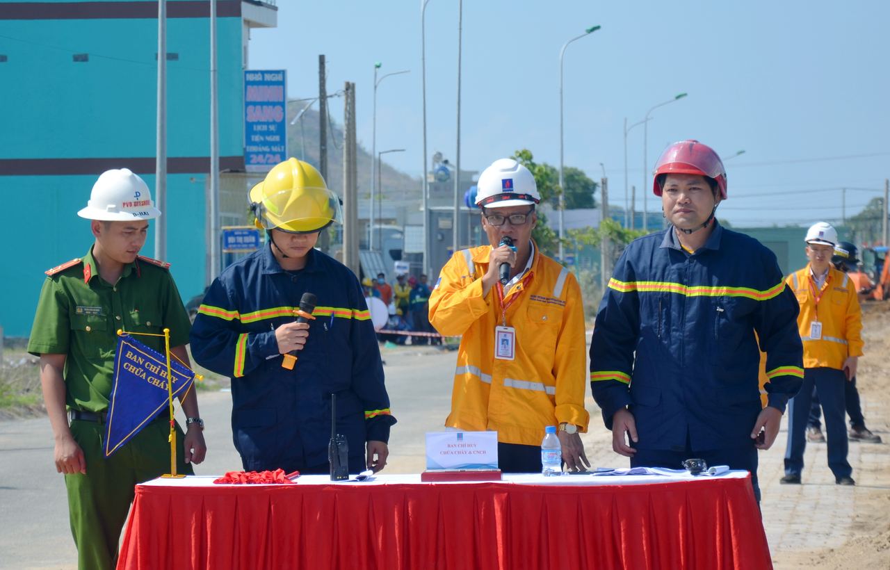 KĐN tổ chức thành công diễn tập PCCC trên hành lang tuyến ống dẫn khí Bạch Hổ KĐN tổ chức thành công diễn tập PCCC trên hành lang tuyến ống dẫn khí Bạch Hổ