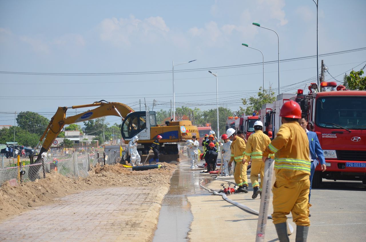 KĐN tổ chức thành công diễn tập PCCC trên hành lang tuyến ống dẫn khí Bạch Hổ KĐN tổ chức thành công diễn tập PCCC trên hành lang tuyến ống dẫn khí Bạch Hổ
