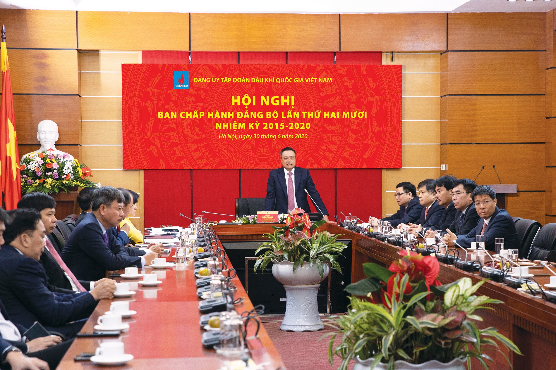 Chào mừng Đại hội đại biểu Đảng bộ Tập đoàn Dầu khí Quốc gia Việt Nam Lần thứ III, nhiệm kỳ 2020 – 2025: Bài 1  BẢN LĨNH VƯỢT QUA THỬ THÁCH