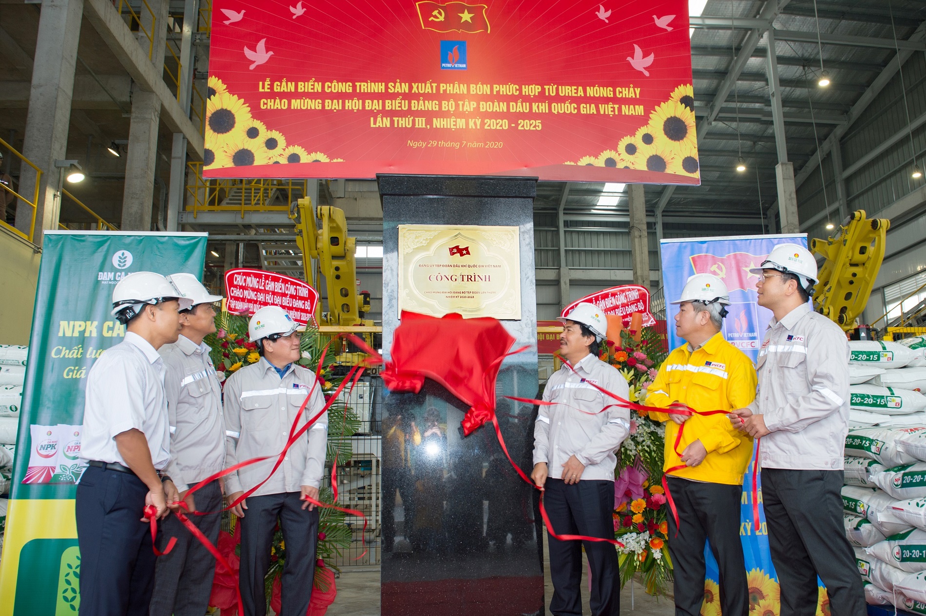 Chào mừng Đại hội đại biểu Đảng bộ Tập đoàn Dầu khí Quốc gia Việt Nam Lần thứ III, nhiệm kỳ 2020 – 2025 Bài 2: MỤC TIÊU LỚN CẦN GIẢI PHÁP ĐÚNG Chào mừng Đại hội đại biểu Đảng bộ Tập đoàn Dầu khí Quốc gia Việt Nam Lần thứ III, nhiệm kỳ 2020 – 2025 Bài 2: MỤC TIÊU LỚN CẦN GIẢI PHÁP ĐÚNG