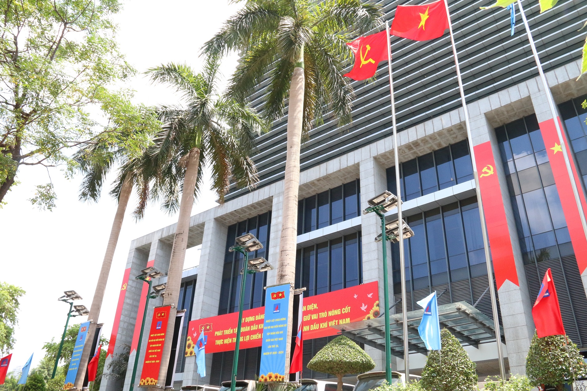 Chào mừng Đại hội đại biểu Đảng bộ Tập đoàn Dầu khí Quốc gia Việt Nam Lần thứ III, nhiệm kỳ 2020 – 2025 Bài 2: MỤC TIÊU LỚN CẦN GIẢI PHÁP ĐÚNG Chào mừng Đại hội đại biểu Đảng bộ Tập đoàn Dầu khí Quốc gia Việt Nam Lần thứ III, nhiệm kỳ 2020 – 2025 Bài 2: MỤC TIÊU LỚN CẦN GIẢI PHÁP ĐÚNG