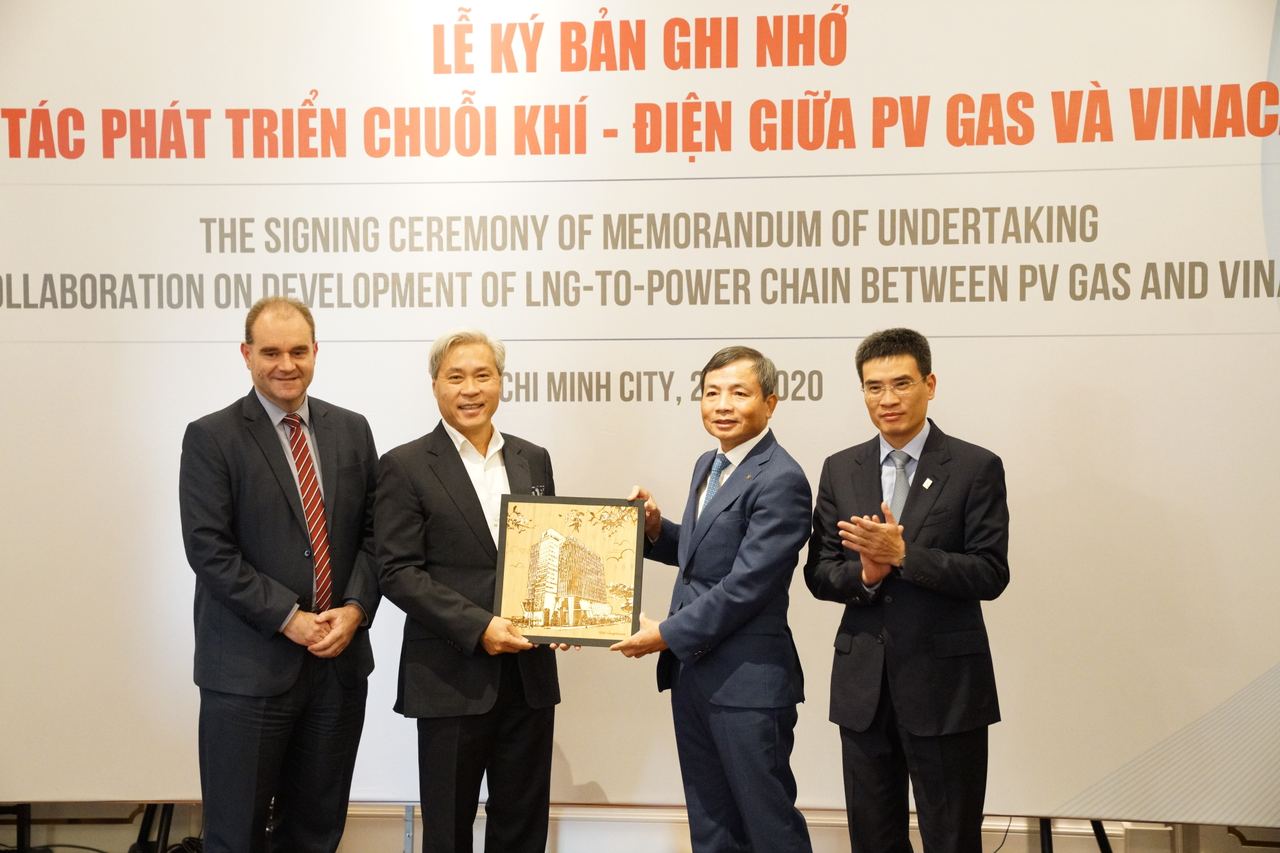 PV GAS và VinaCapital ký “Bản ghi nhớ về việc hợp tác phát triển chuỗi Khí - Điện” PV GAS và VinaCapital ký “Bản ghi nhớ về việc hợp tác phát triển chuỗi Khí - Điện”
