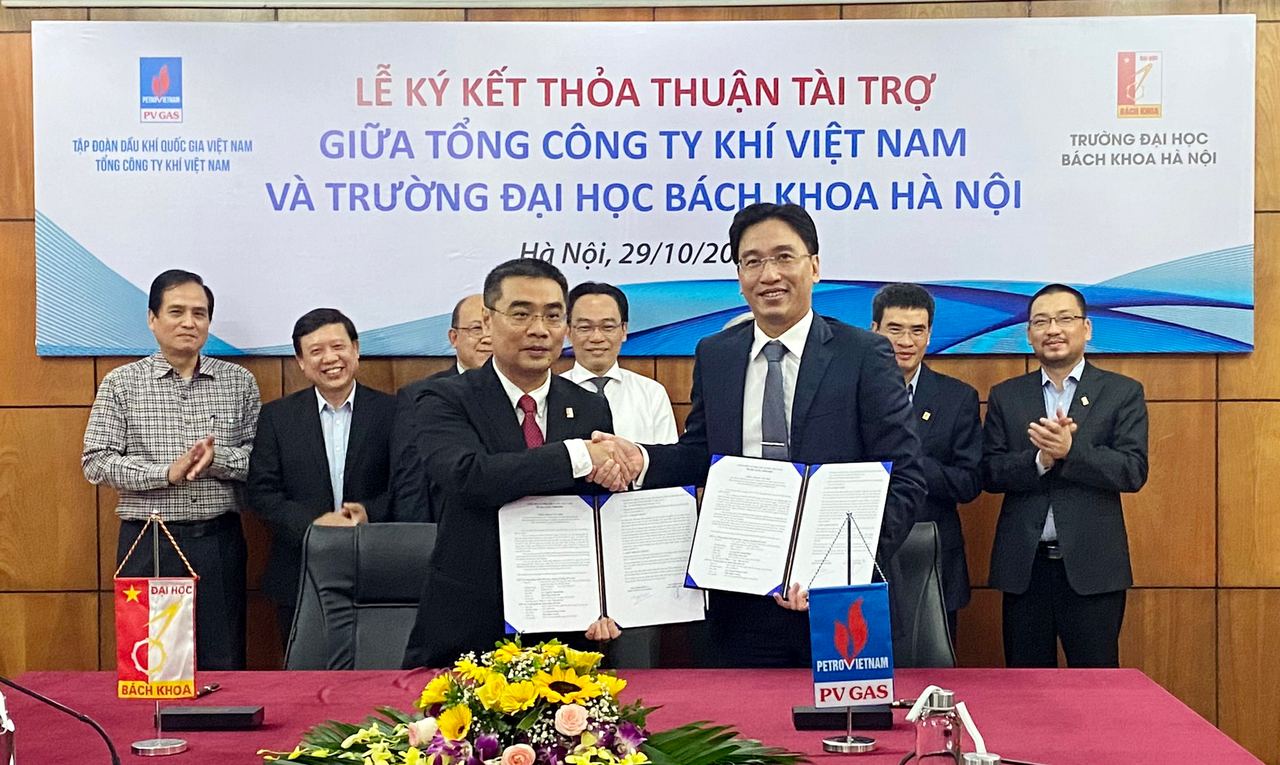 PV GAS tài trợ 5,33 tỷ đồng cho Trường Đại học Bách khoa Hà Nội trang bị 02 Phòng thí nghiệm và xuất bản sách giáo trình