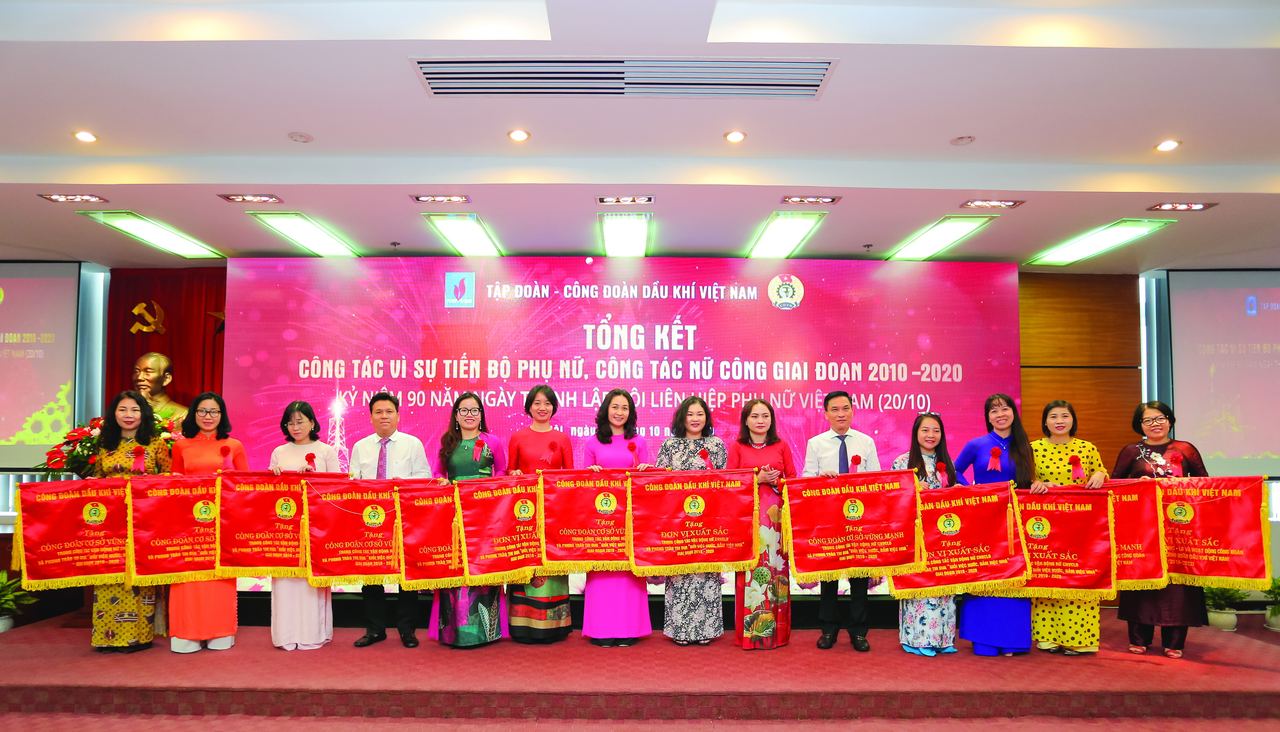 10 năm phát triển phong trào nữ công: PV GAS thơm ngát những bông hoa “Hai giỏi” 10 năm phát triển phong trào nữ công: PV GAS thơm ngát những bông hoa “Hai giỏi”