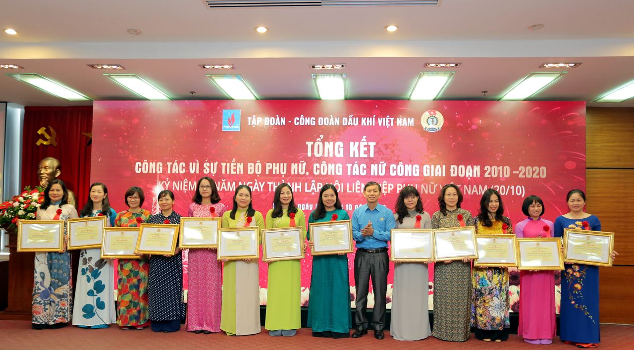 10 năm phát triển phong trào nữ công: PV GAS thơm ngát những bông hoa “Hai giỏi” 10 năm phát triển phong trào nữ công: PV GAS thơm ngát những bông hoa “Hai giỏi”